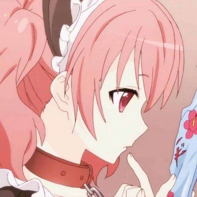 女子亲宝宝脚丫嘴唇肿成香肠